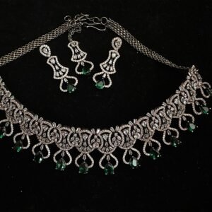 Bottle green AD stone necklace in Victorian style